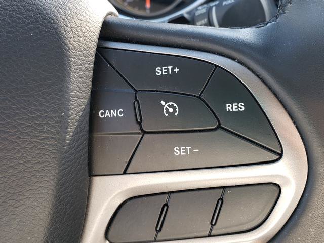 Used 2019 Jeep Cherokee Latitude Plus w/ Cold Weather Group AWD/4WD image 25