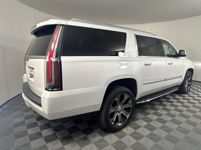 Used 2017 Cadillac Escalade ESV Luxury AWD/4WD image 41