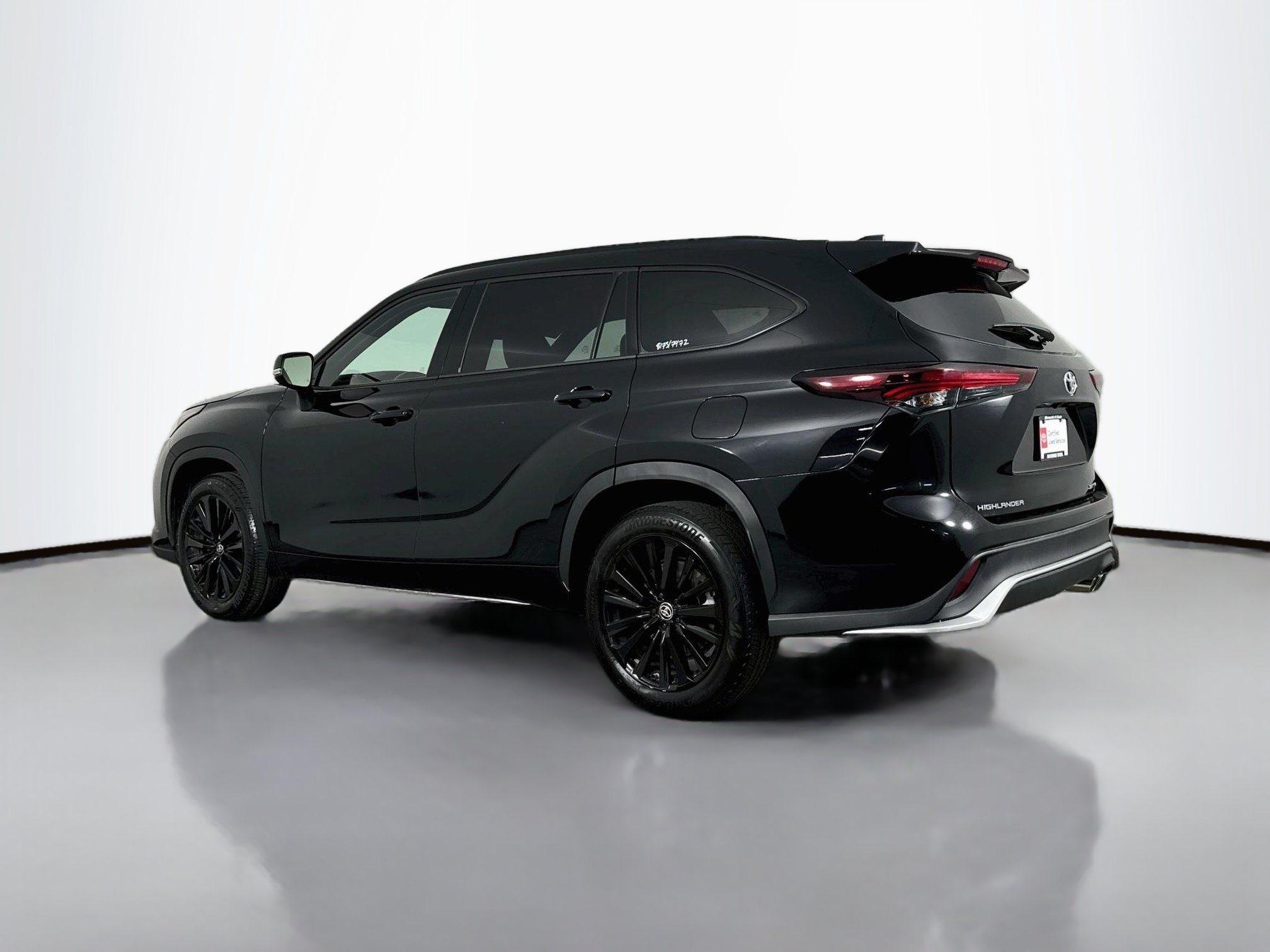 Certified 2025 Toyota Highlander XSE AWD/4WD image 5