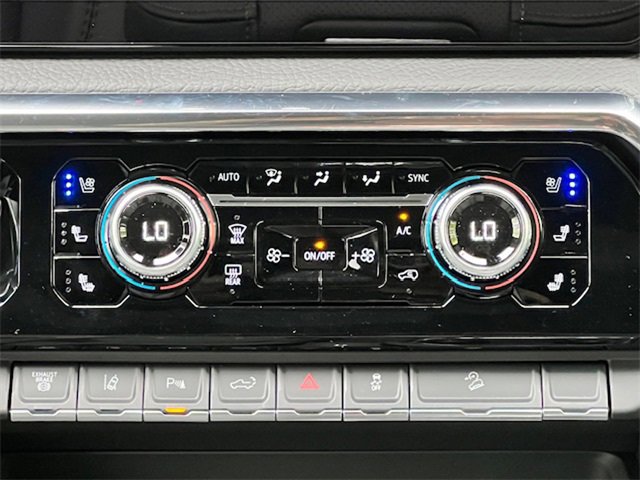 New 2025 GMC Sierra 3500 Denali w/ Denali Reserve Package image 24