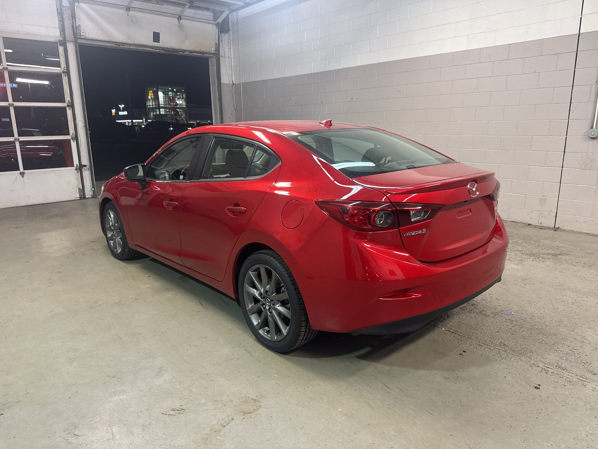 Used 2018 MAZDA MAZDA3 Touring FWD image 5