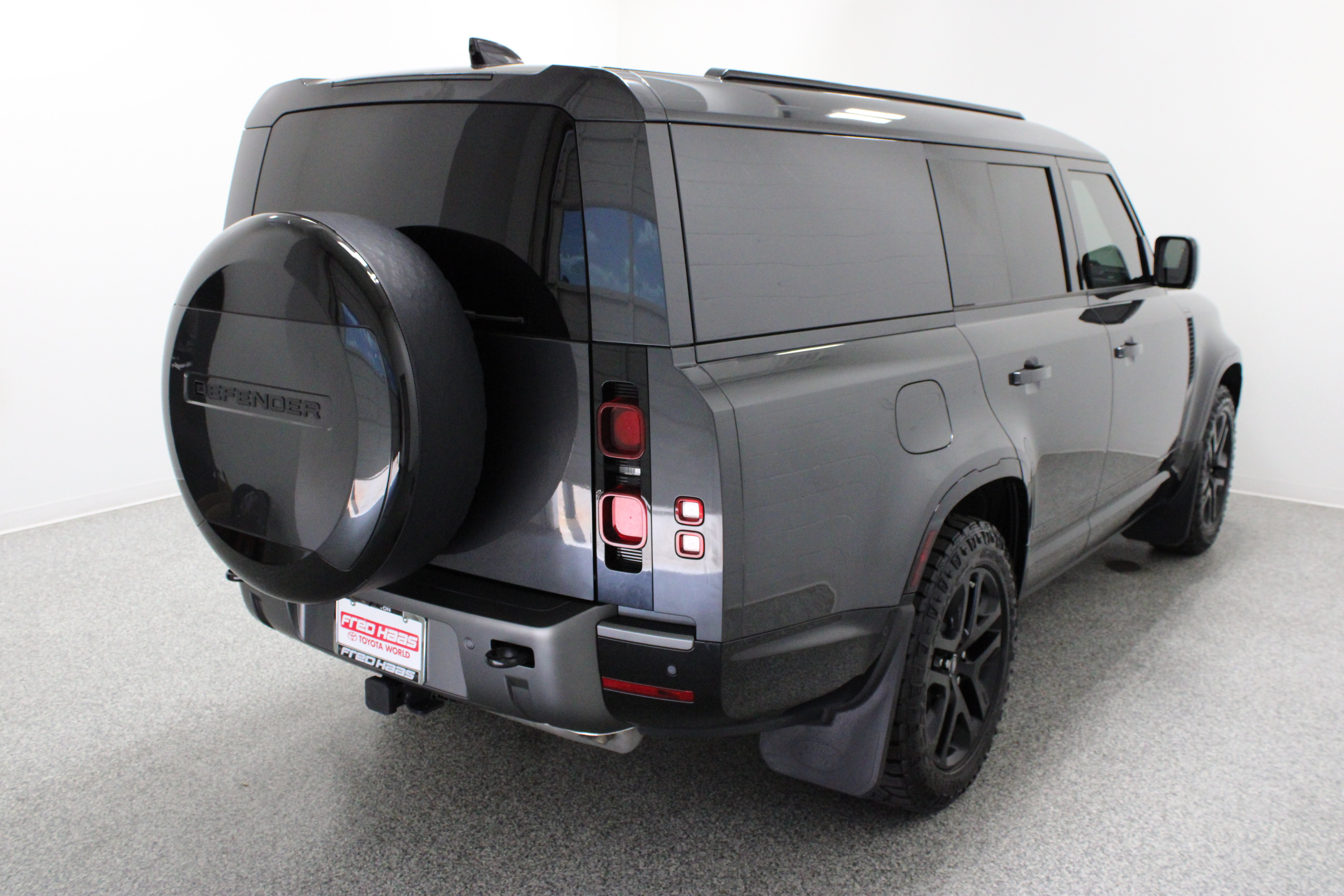 Used 2025 Land Rover Defender 130 Outbound AWD/4WD image 7