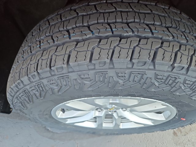 Used 2021 Chevrolet Silverado 1500 LT w/ Bed Protection Package image 3