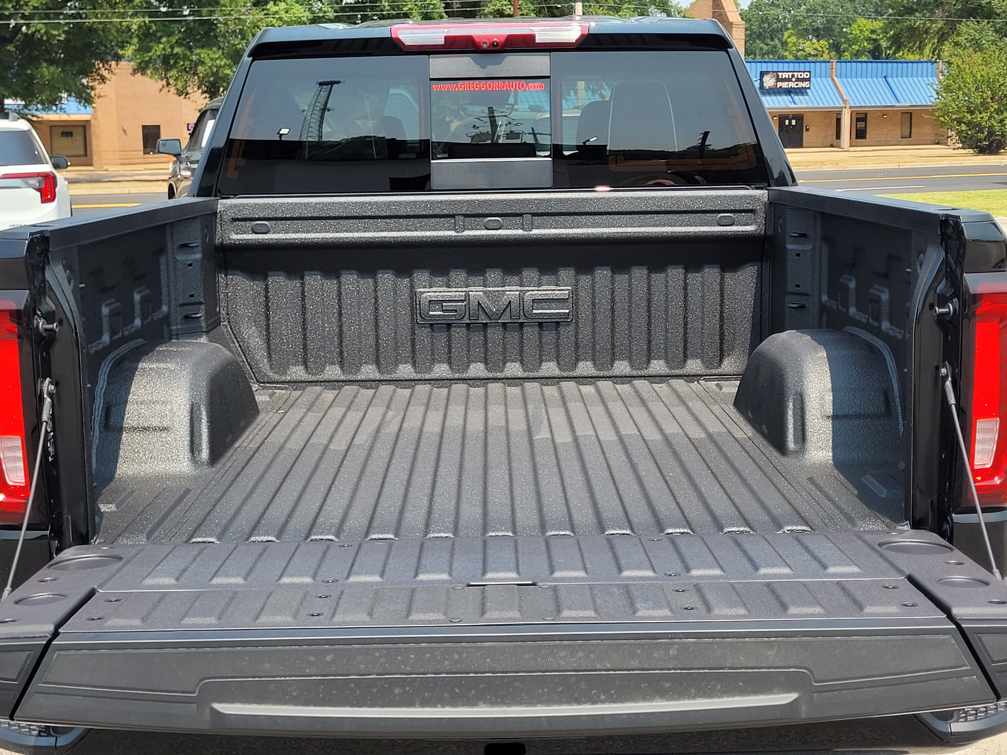 New 2026 GMC Sierra 1500 AT4X w/ LPO, Black Badging Package AWD/4WD image 9