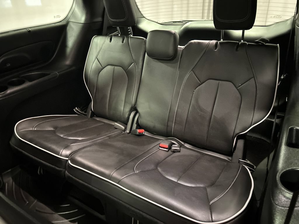 Used 2025 Chrysler Pacifica Premium FWD image 26