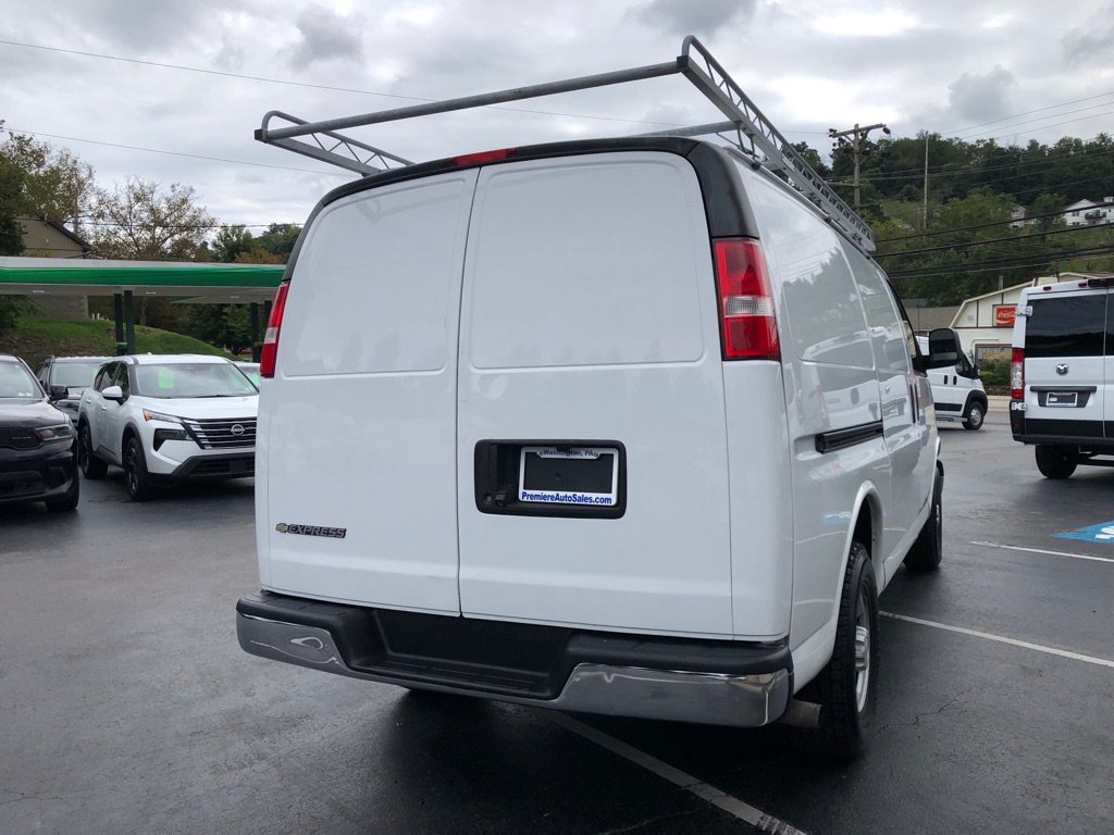 Used 2019 Chevrolet Express 3500 w/ Driver Convenience Package RWD image 5