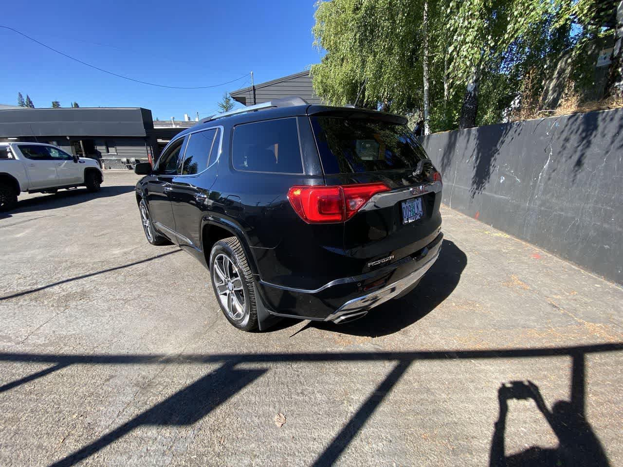 Used 2019 GMC Acadia Denali w/ Technology Package AWD/4WD image 4
