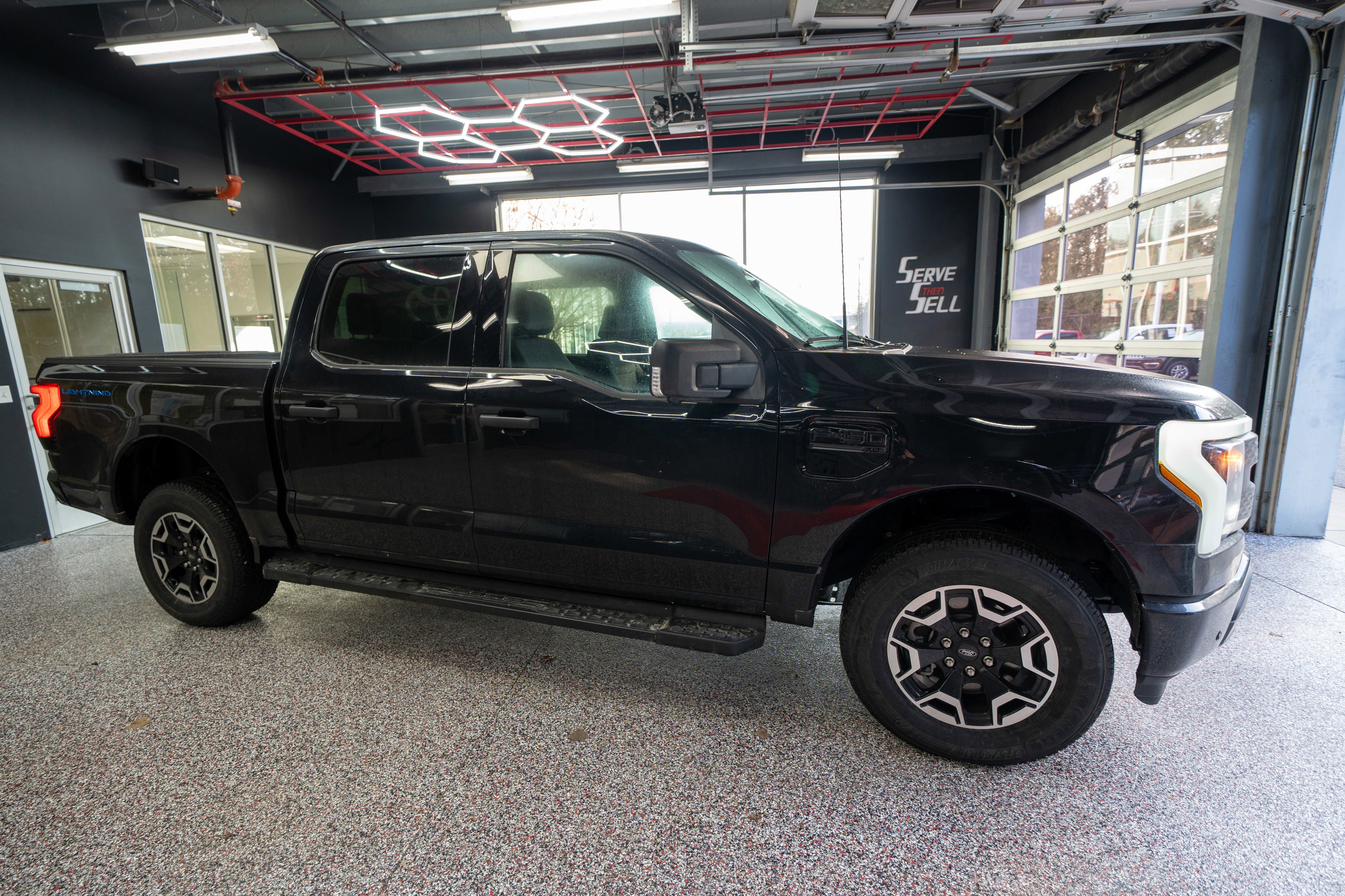 Used 2023 Ford F150 Lightning XLT image 5