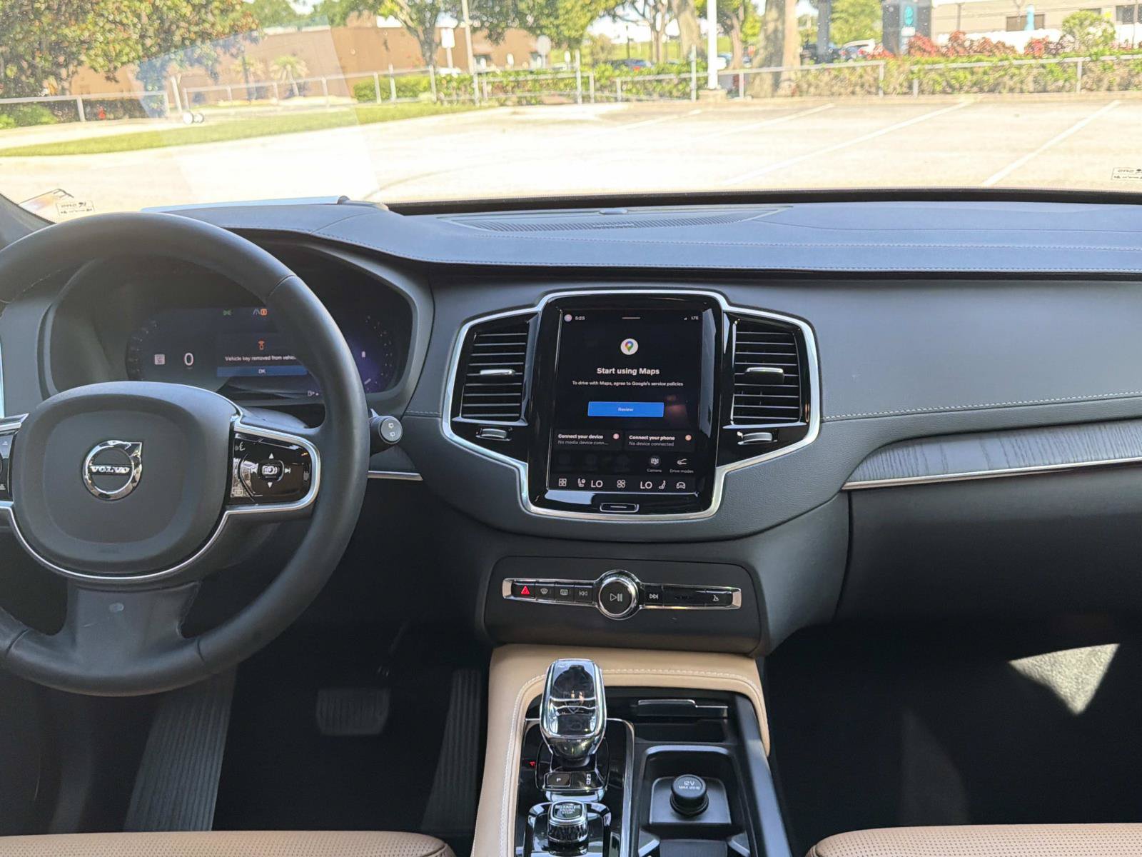 Used 2025 Volvo XC90 B6 Ultra w/ Lounge Package AWD/4WD image 15