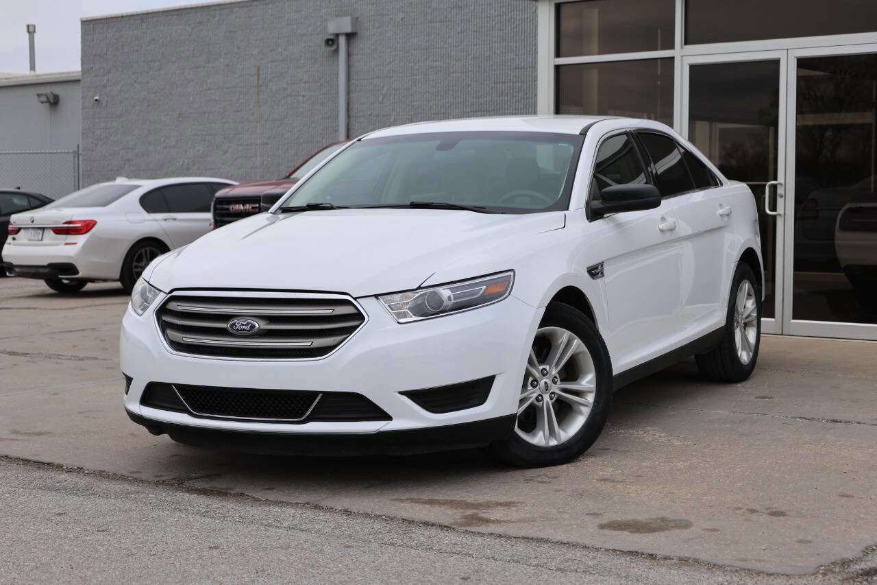 Used 2017 Ford Taurus SE FWD image 3
