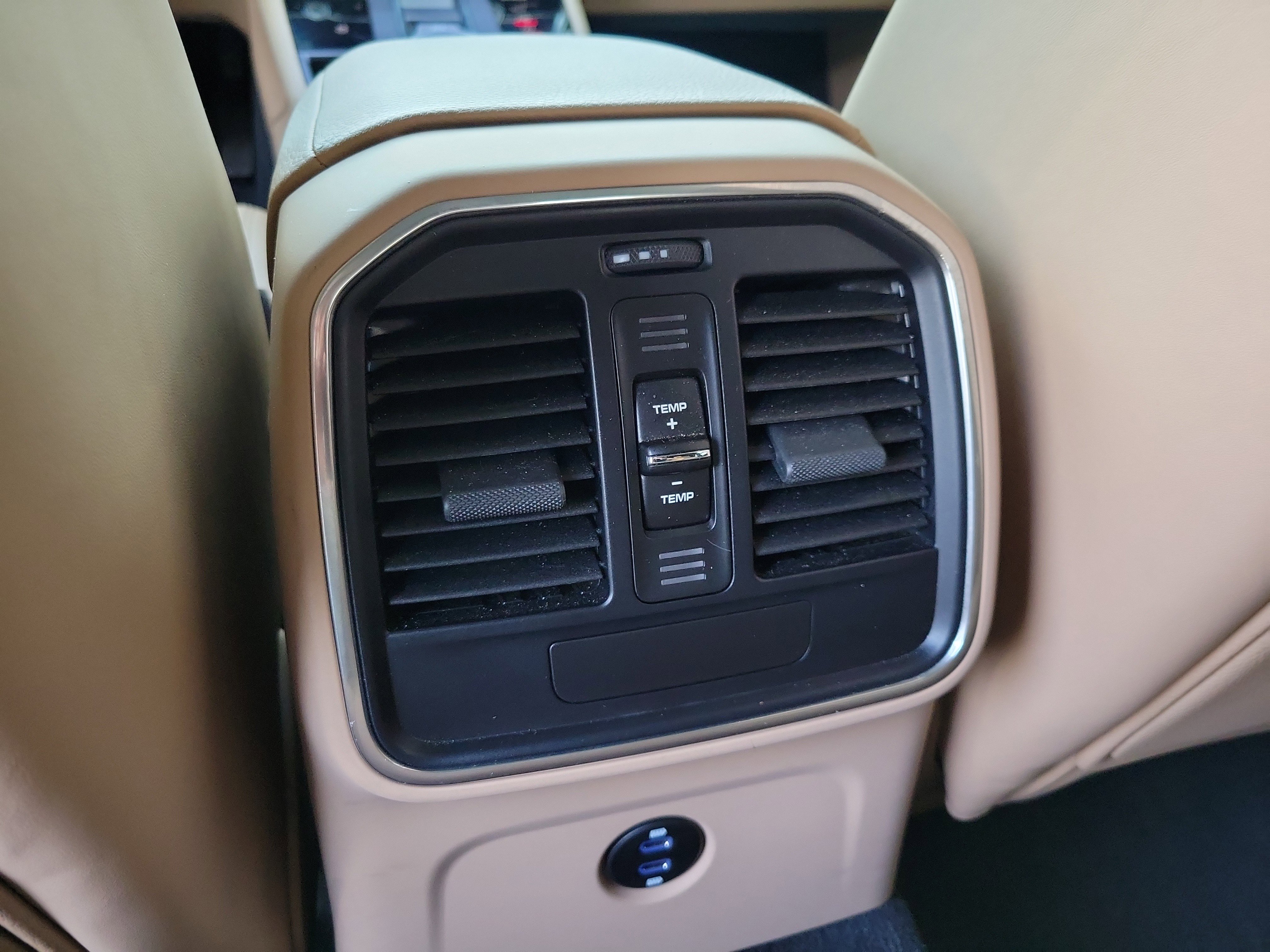 Used 2024 Porsche Macan image 15