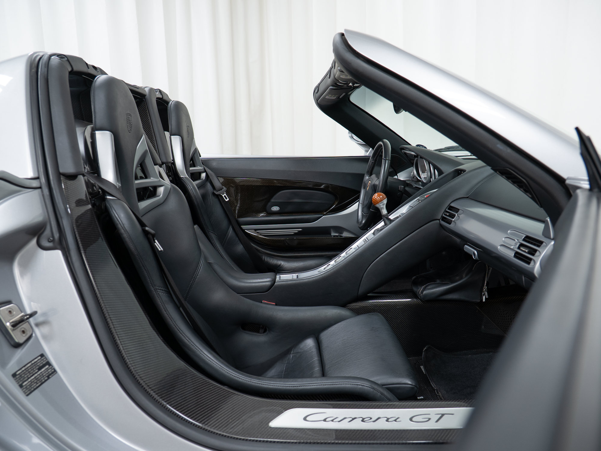 Used 2005 Porsche Carrera GT RWD image 40