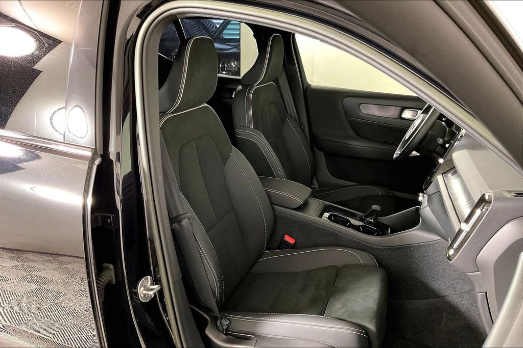 Used 2023 Volvo XC40 Recharge Plus w/ Protection Package Premier AWD/4WD image 6