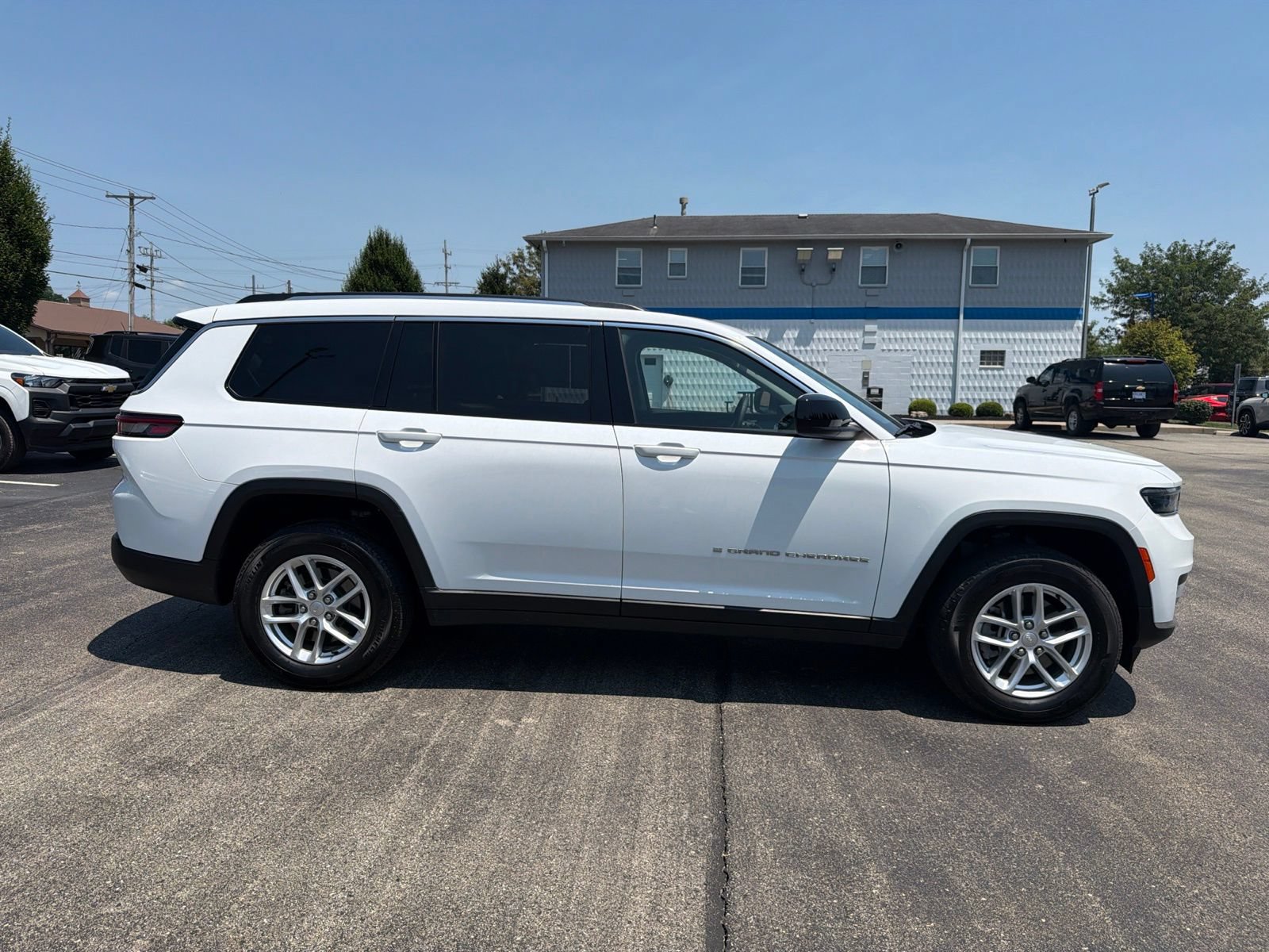 Used 2023 Jeep Grand Cherokee L Laredo AWD/4WD image 6