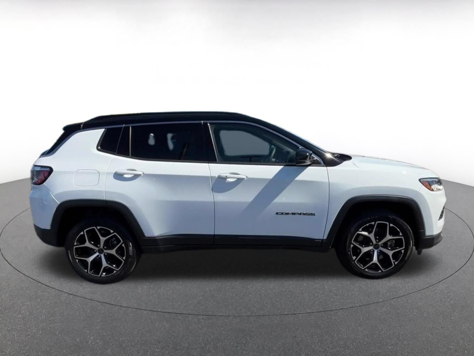 Used 2025 Jeep Compass Limited AWD/4WD image 16