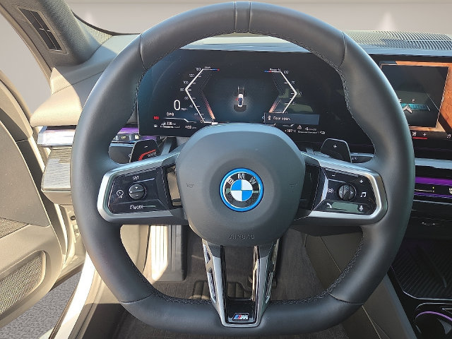 Used 2026 BMW 550e xDrive w/ Premium Package AWD/4WD image 21
