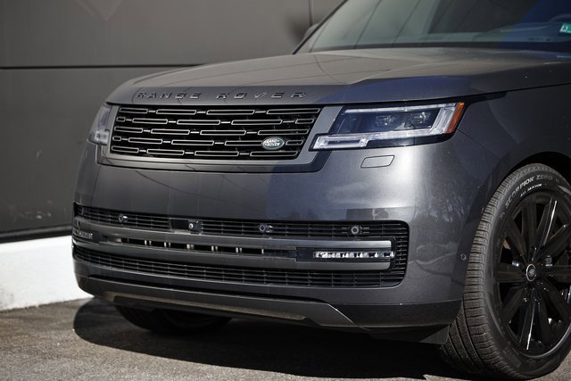 New 2025 Land Rover Range Rover Long Wheelbase SE image 2