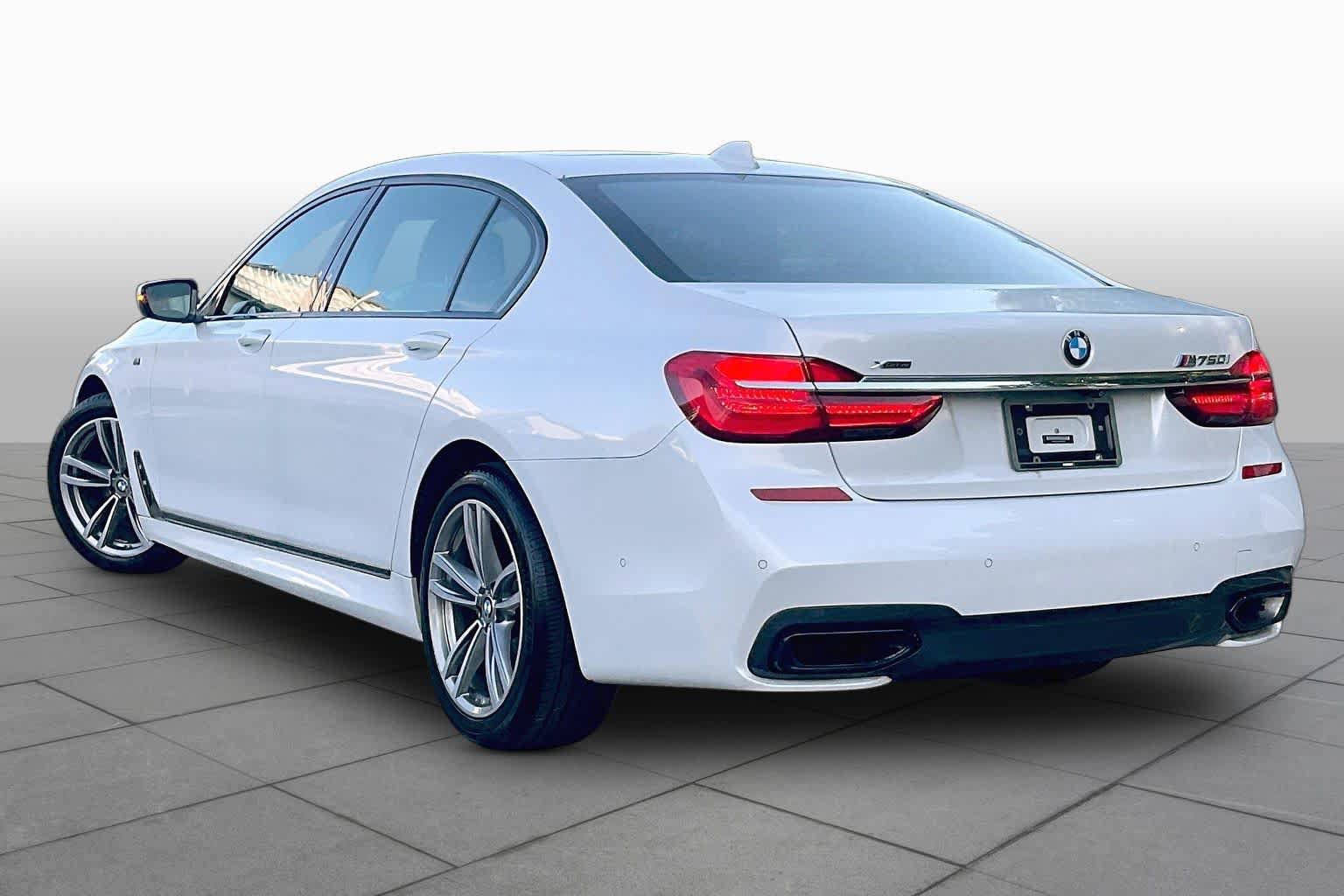 Used 2019 BMW 750i xDrive w/ M Sport Package AWD/4WD image 11