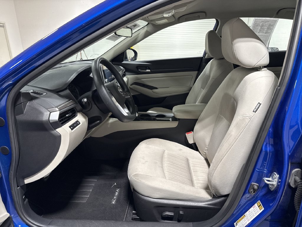 Used 2025 Nissan Altima 2.5 SV FWD image 19