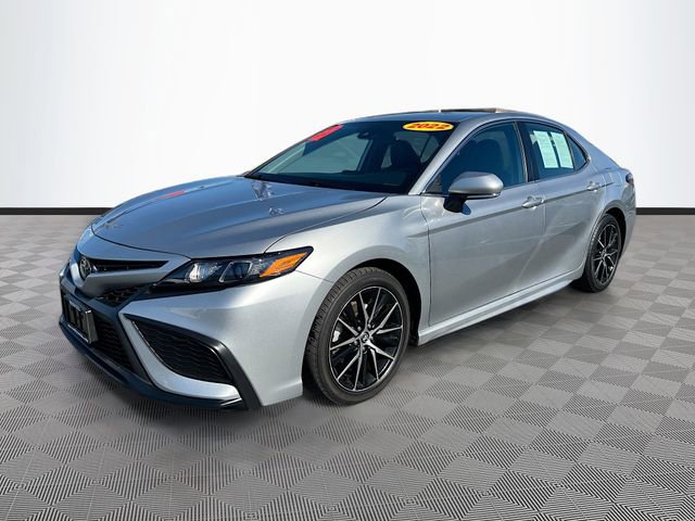 Used 2022 Toyota Camry SE image 3