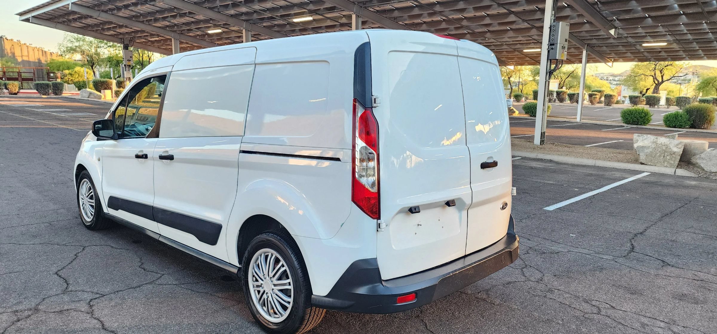 Used 2015 Ford Transit Connect XLT FWD image 5