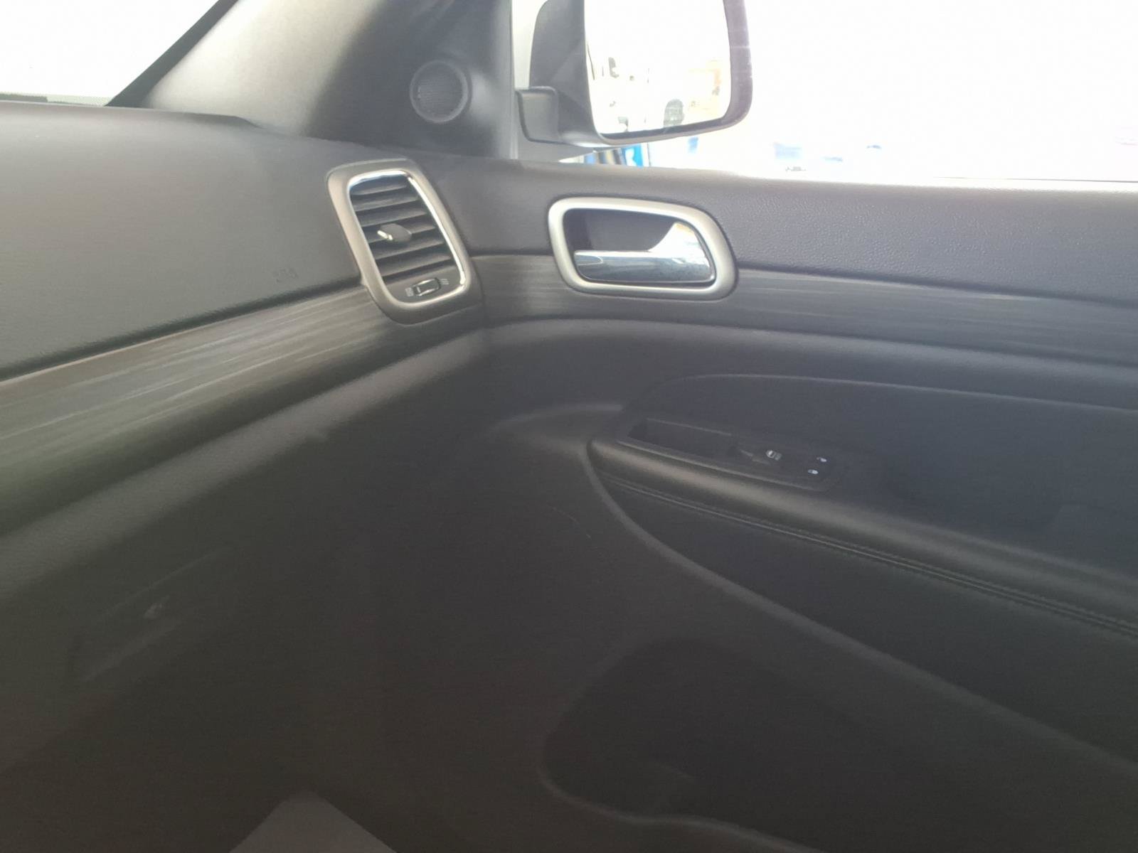 Used 2019 Jeep Grand Cherokee Altitude AWD/4WD image 23