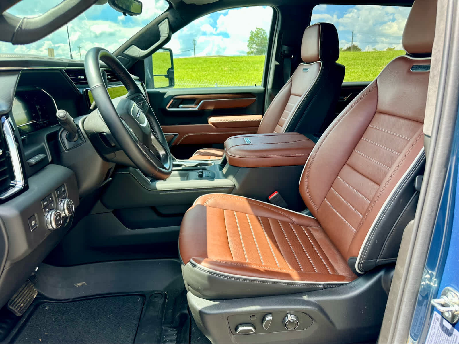 Used 2025 GMC Sierra 2500 Denali Ultimate AWD/4WD image 12