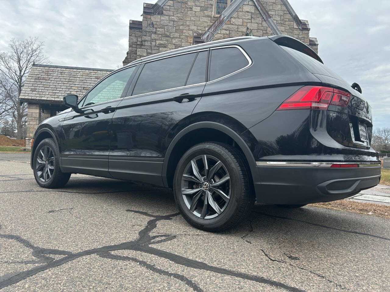 Used 2022 Volkswagen Tiguan SE image 28