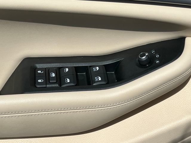 Used 2024 Jeep Grand Cherokee Limited w/ Luxury Tech Group II image 17