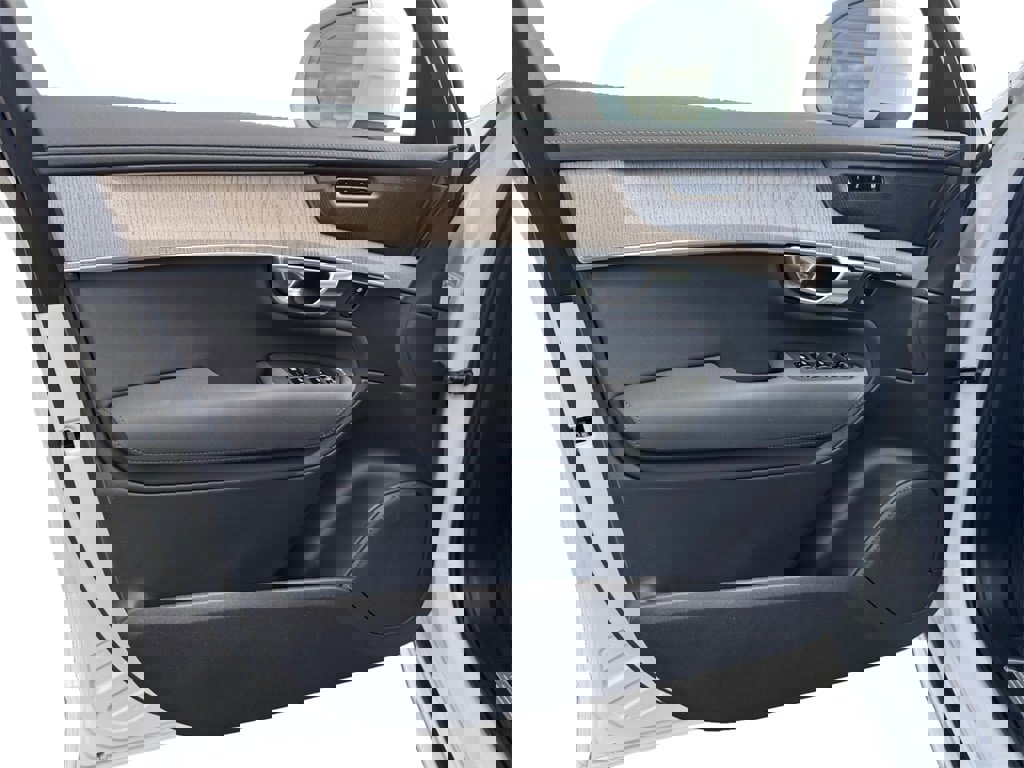 New 2025 Volvo XC90 B6 Ultra w/ Protection Package image 10