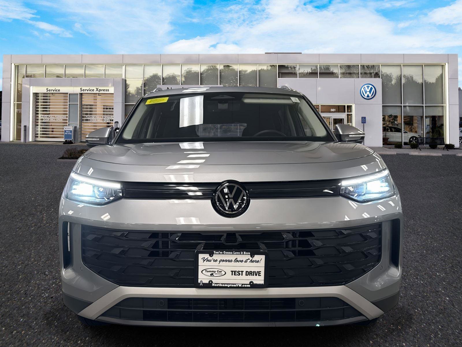 New 2026 Volkswagen Tiguan SE image 2