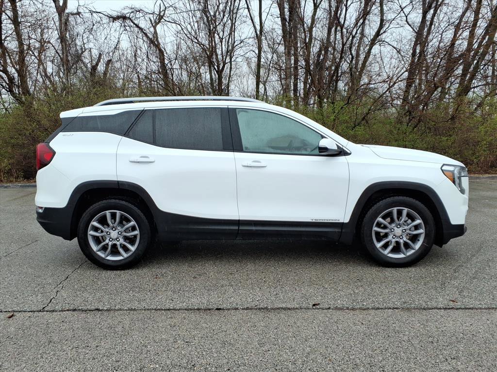 Used 2024 GMC Terrain SLT image 28
