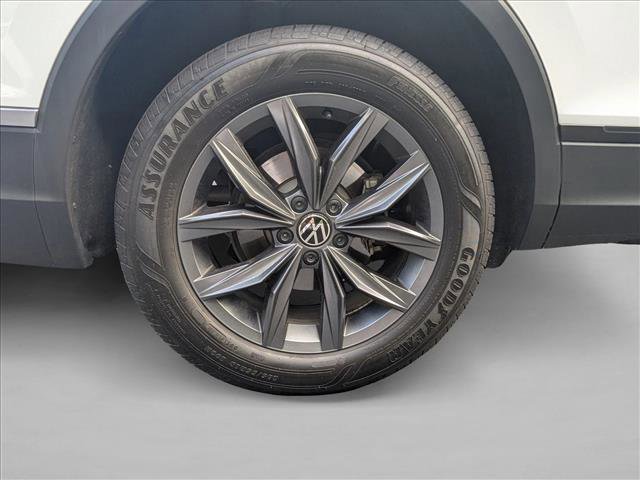 Used 2024 Volkswagen Tiguan SE FWD image 5