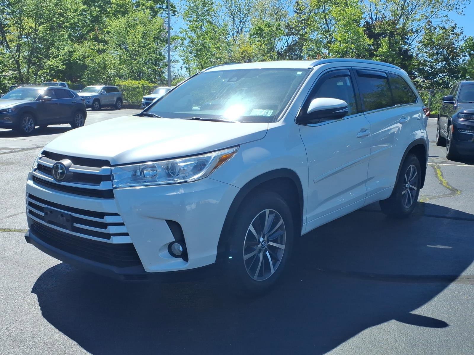 Used 2018 Toyota Highlander XLE AWD/4WD image 3