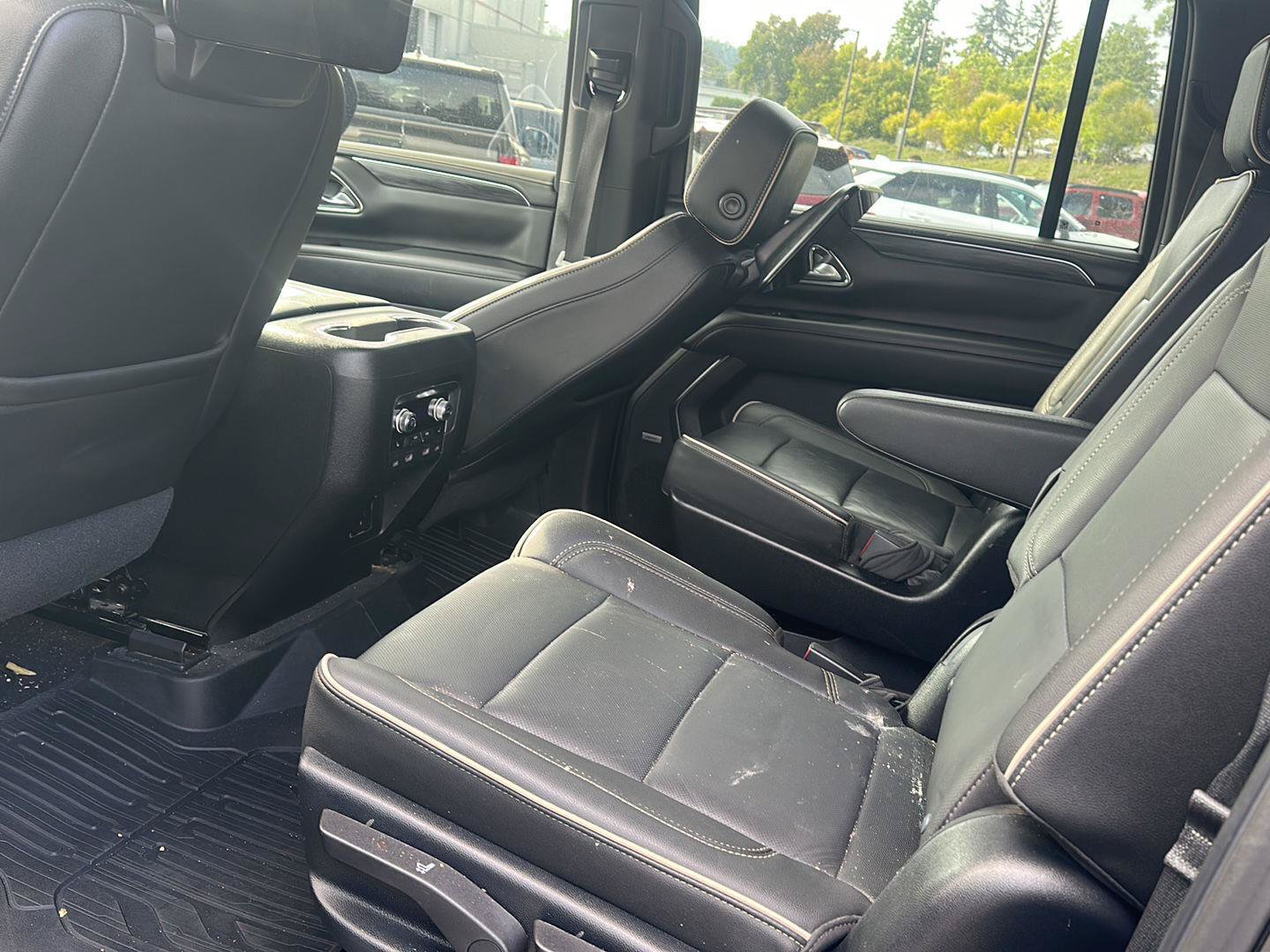 Used 2021 GMC Yukon XL SLT w/ SLT Premium Package AWD/4WD image 8