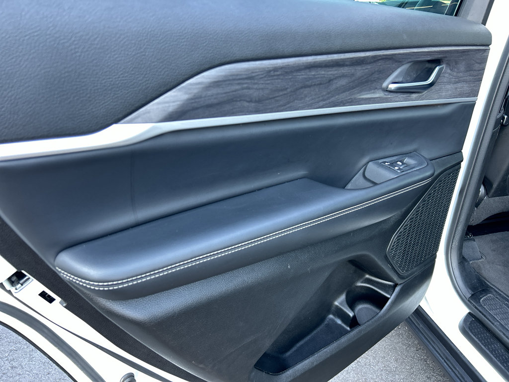 Used 2023 Jeep Grand Cherokee L Limited image 18