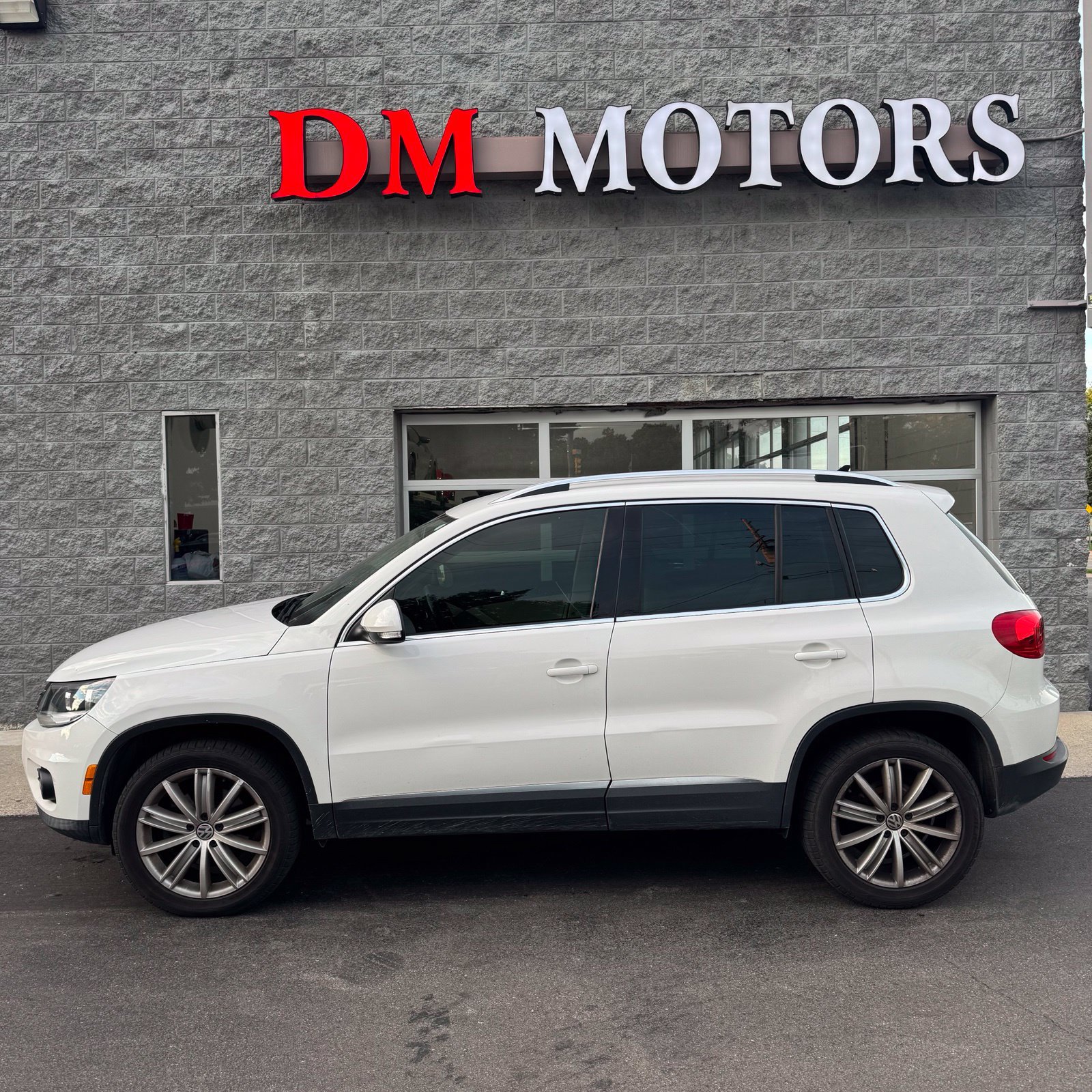 Used 2013 Volkswagen Tiguan S FWD image 4