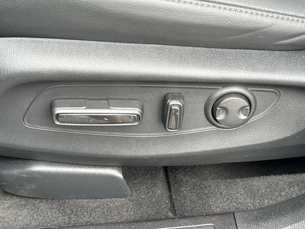 Used 2025 Honda CR-V EX-L image 17
