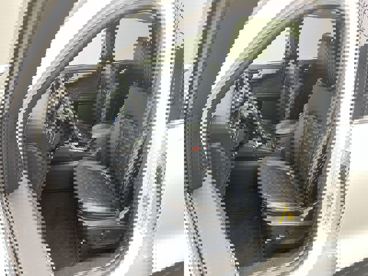 Certified 2024 Ford Escape Platinum w/ Premium Technology Package image 11