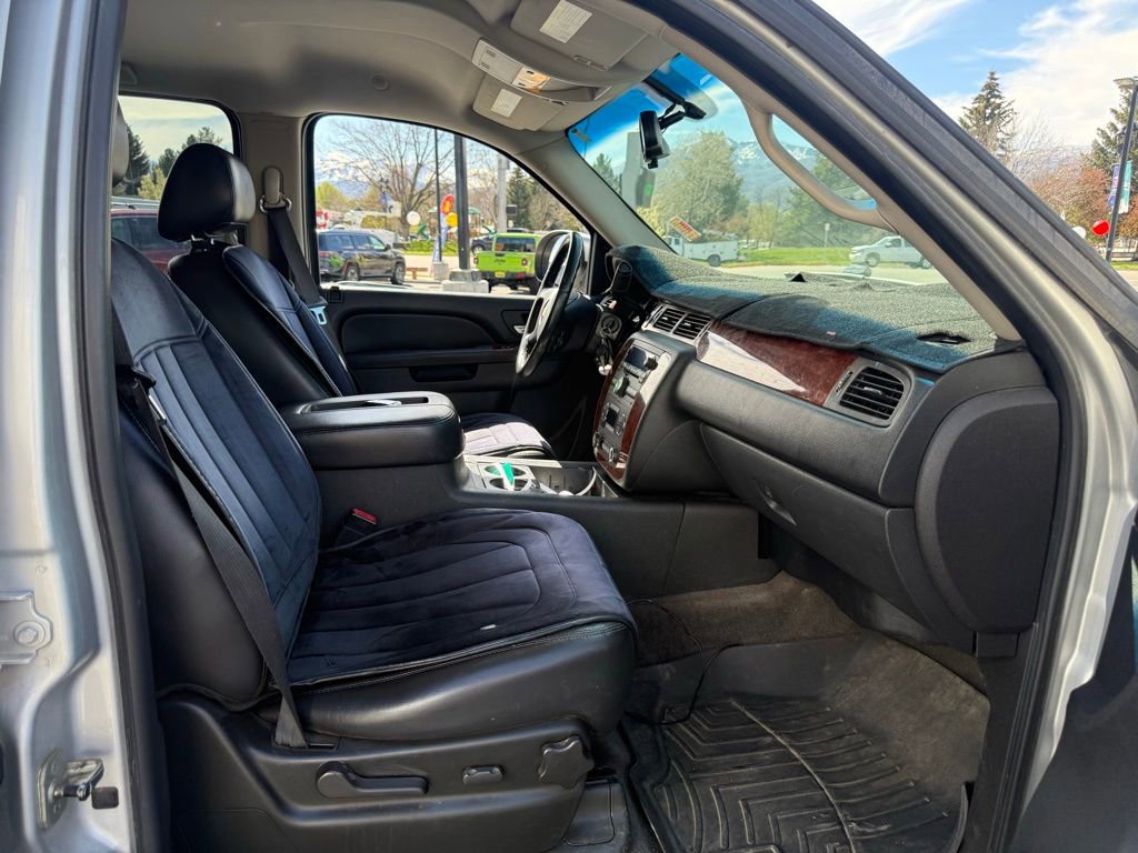 Used 2010 Chevrolet Suburban LT image 15