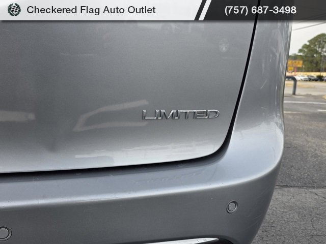 Used 2018 Chrysler Pacifica Limited image 18