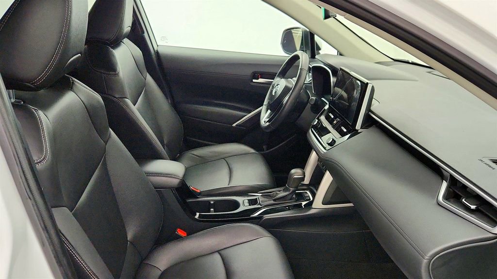 Used 2024 Toyota Corolla Cross XLE w/ Convenience Package image 24