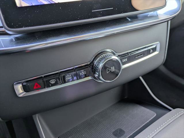 New 2026 Volvo XC90 B6 Plus w/ Protection Package Premier image 11