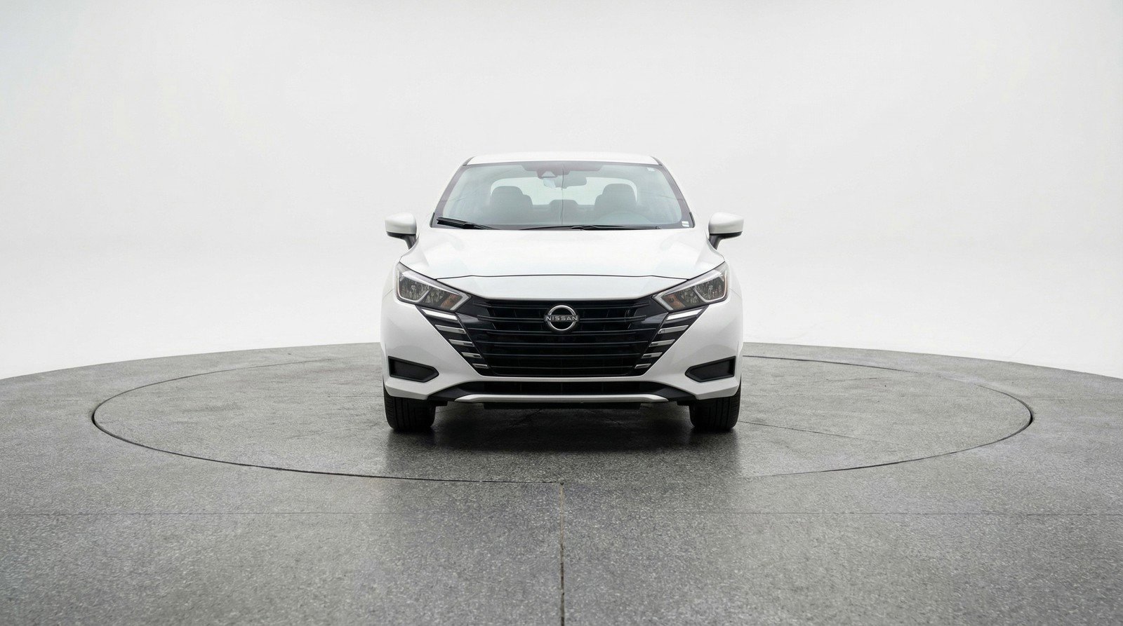 Used 2025 Nissan Versa SV image 2