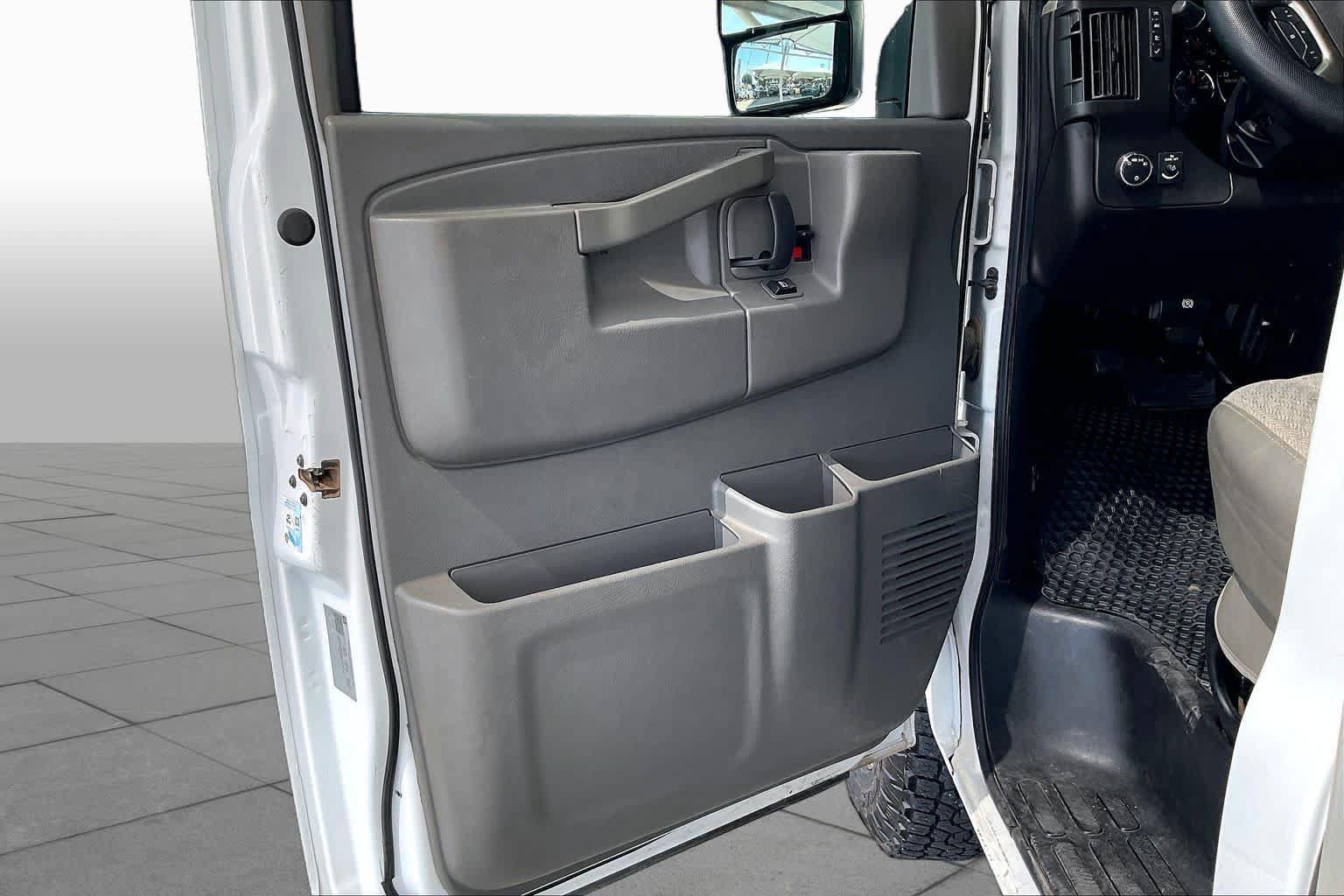 Used 2019 Chevrolet Express 3500 w/ Power Convenience Package RWD image 16