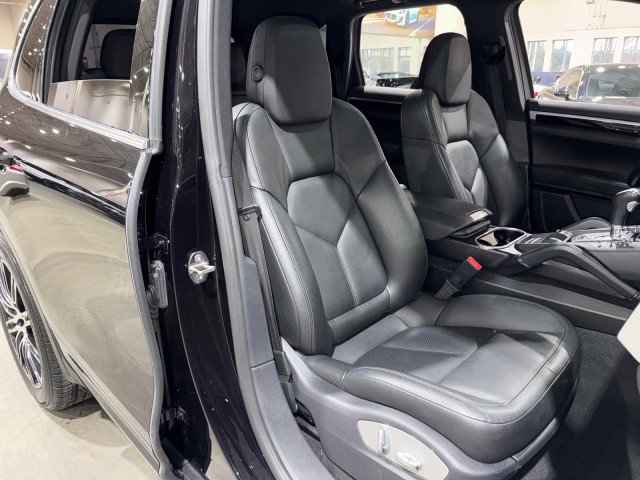 Used 2015 Porsche Cayenne S image 64