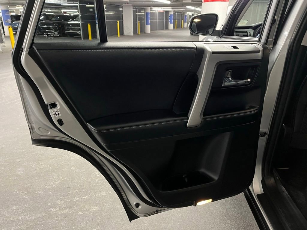 Used 2018 Toyota 4Runner SR5 Premium image 19