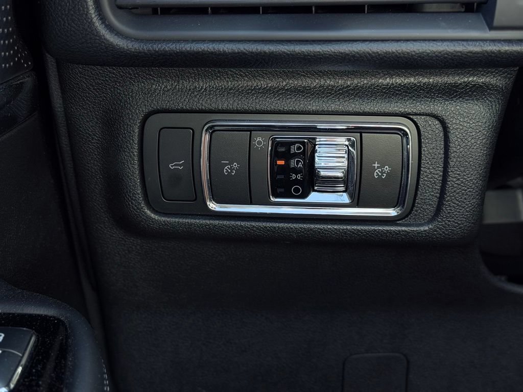 Certified 2024 Lincoln Corsair AWD image 33