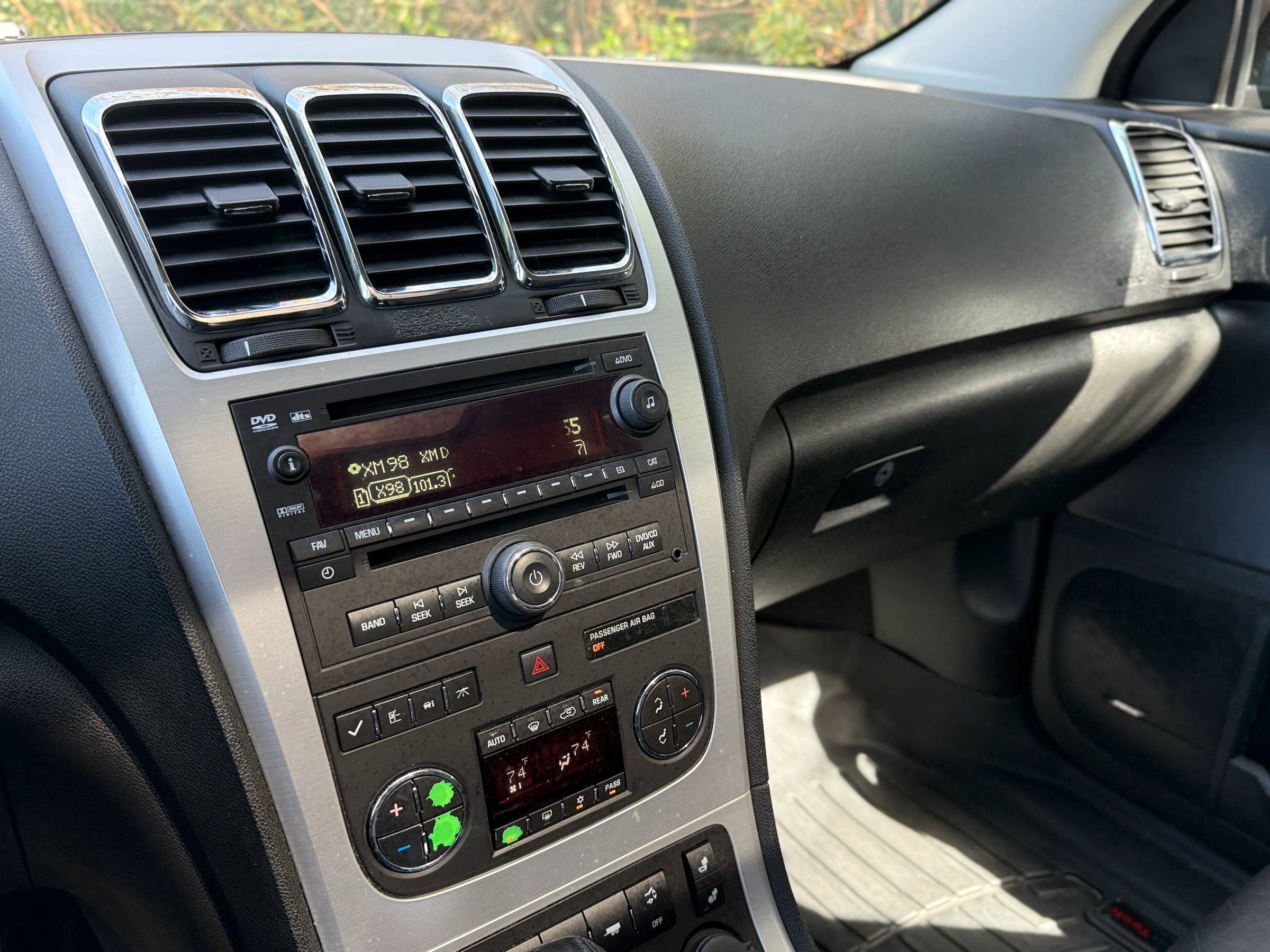 Used 2011 GMC Acadia SLT image 30