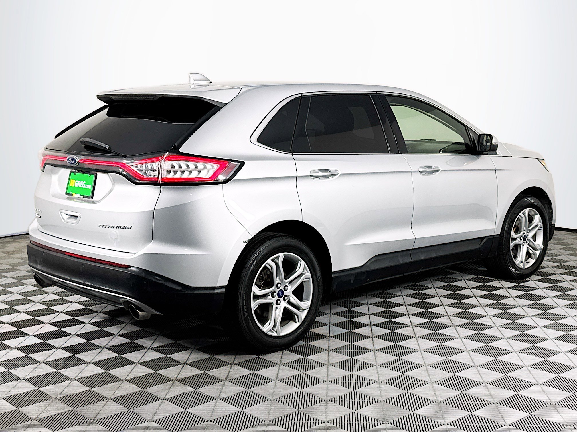 Used 2018 Ford Edge Titanium FWD image 10